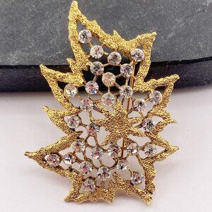 VINTAGE Big textured gold tone metal and clear rhinestone leaf brooch fall pin